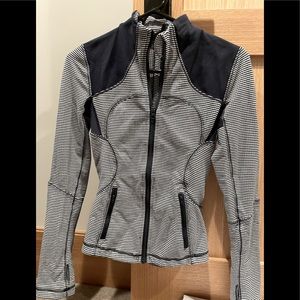 Lululemon jacket size 4